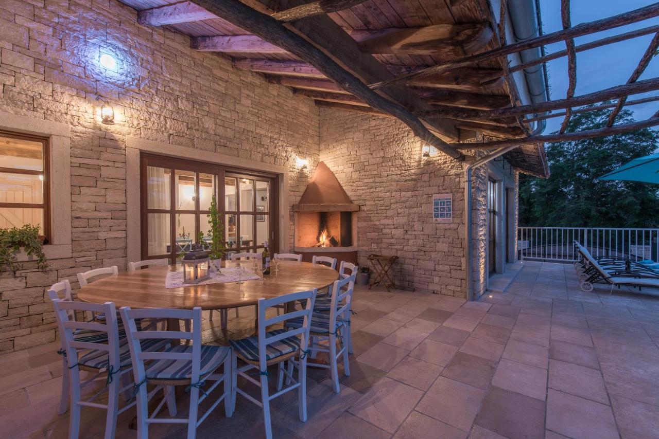 Family Villa Lipica With Private Pool And Jacuzzi 帕津 外观 照片