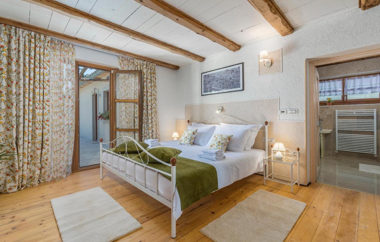 Family Villa Lipica With Private Pool And Jacuzzi 帕津 外观 照片
