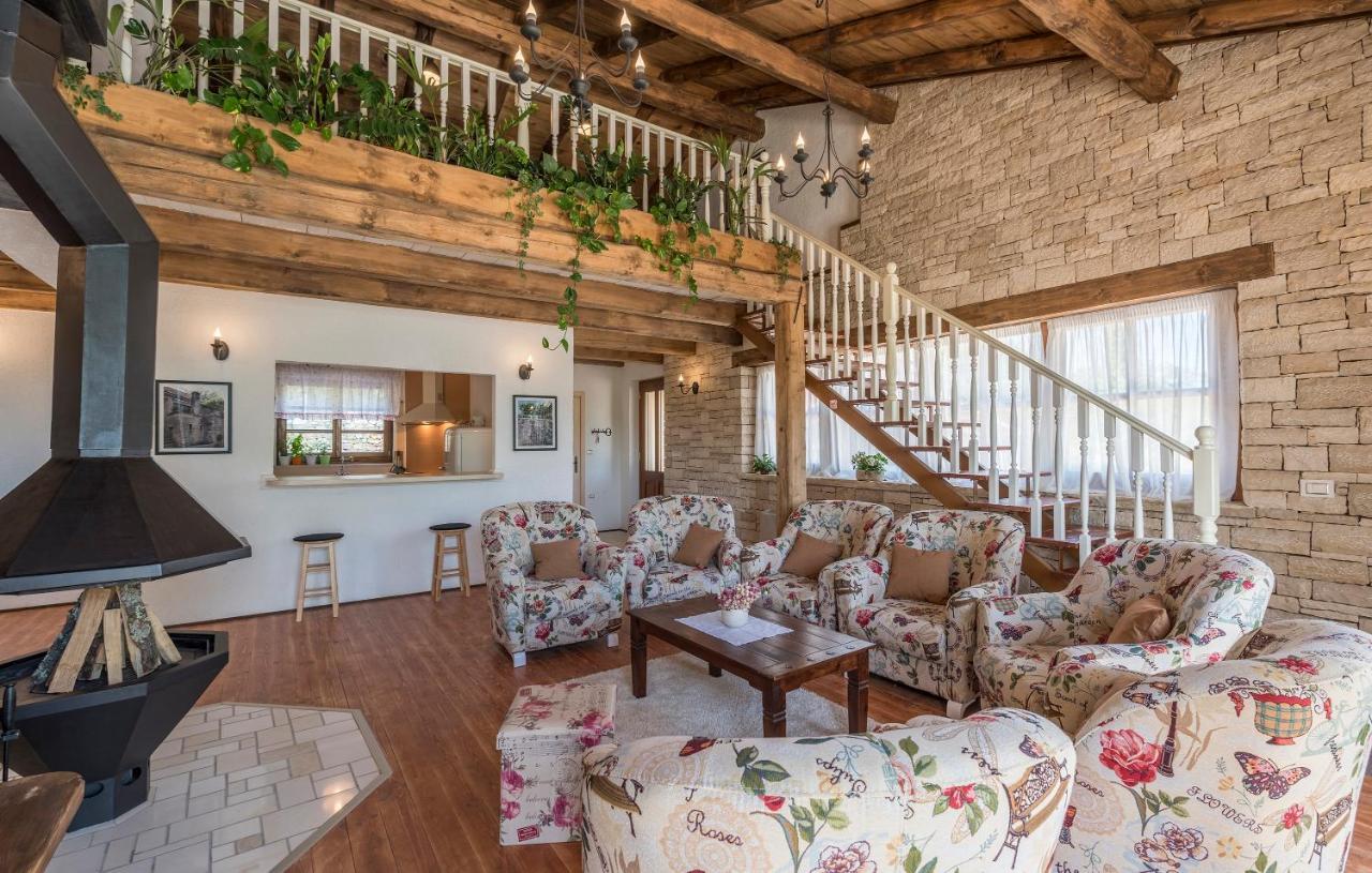 Family Villa Lipica With Private Pool And Jacuzzi 帕津 外观 照片