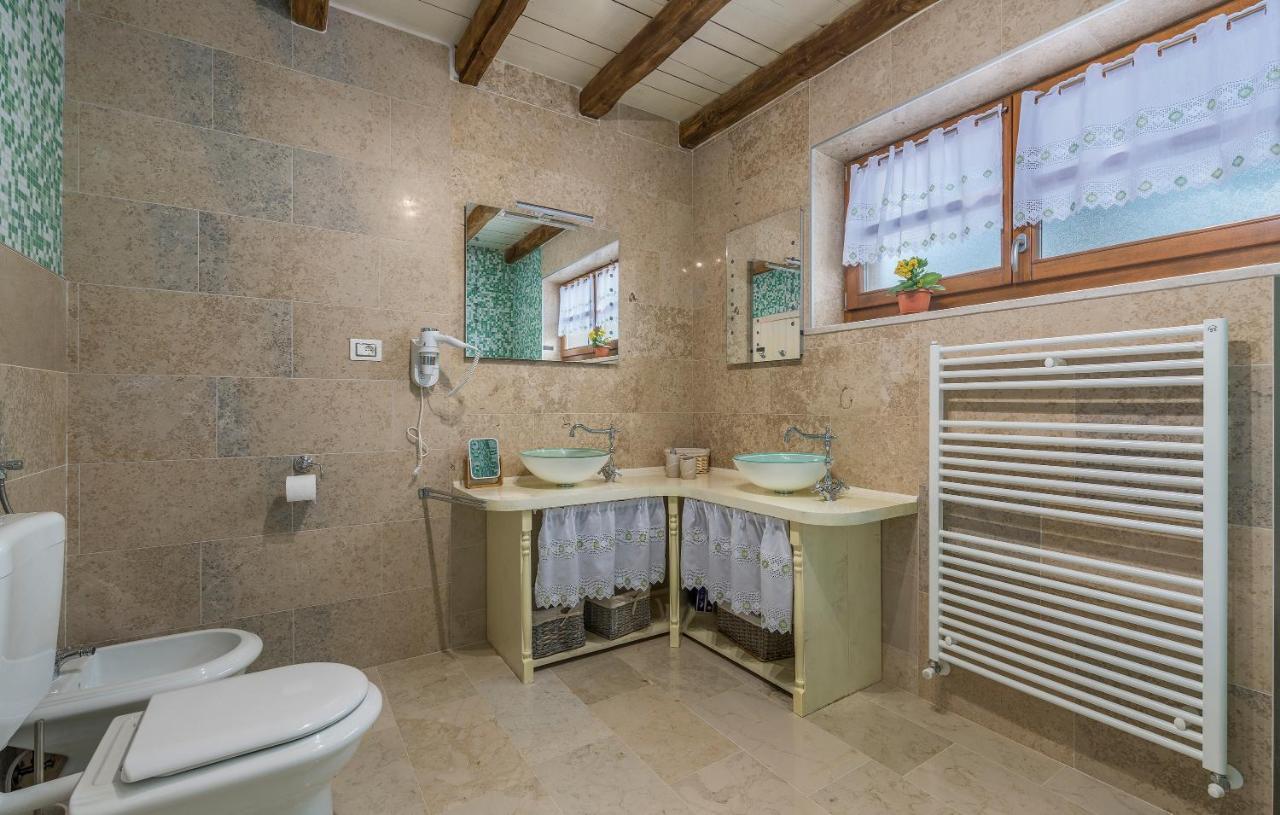 Family Villa Lipica With Private Pool And Jacuzzi 帕津 外观 照片