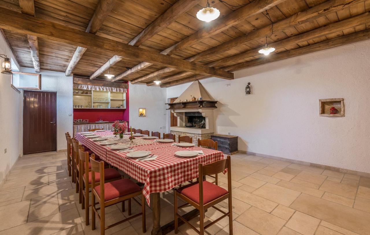 Family Villa Lipica With Private Pool And Jacuzzi 帕津 外观 照片